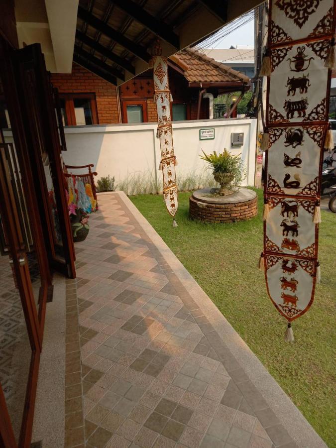 Valentier Cafe And Hotel Chiang Mai Exterior foto